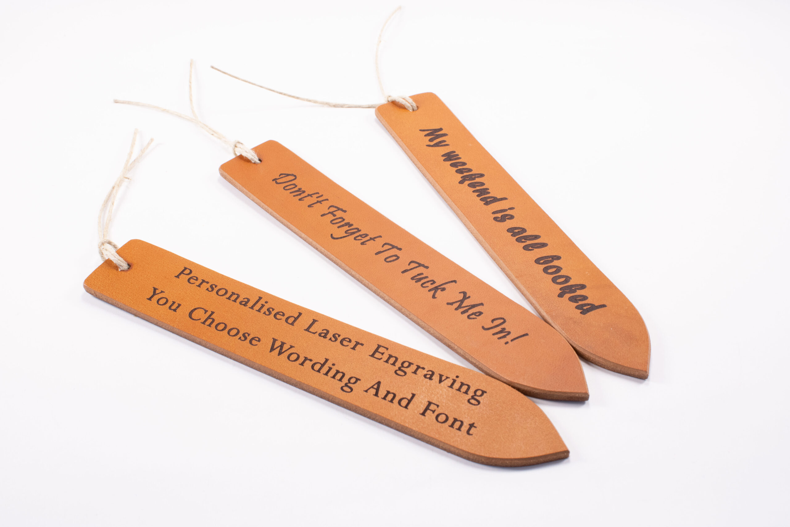 personalisierte Lasergravur-Lesezeichen in braun aus hochwertigem, pflanzlich gegerbtem Leder für heißgepresste Leder-Lesezeichen