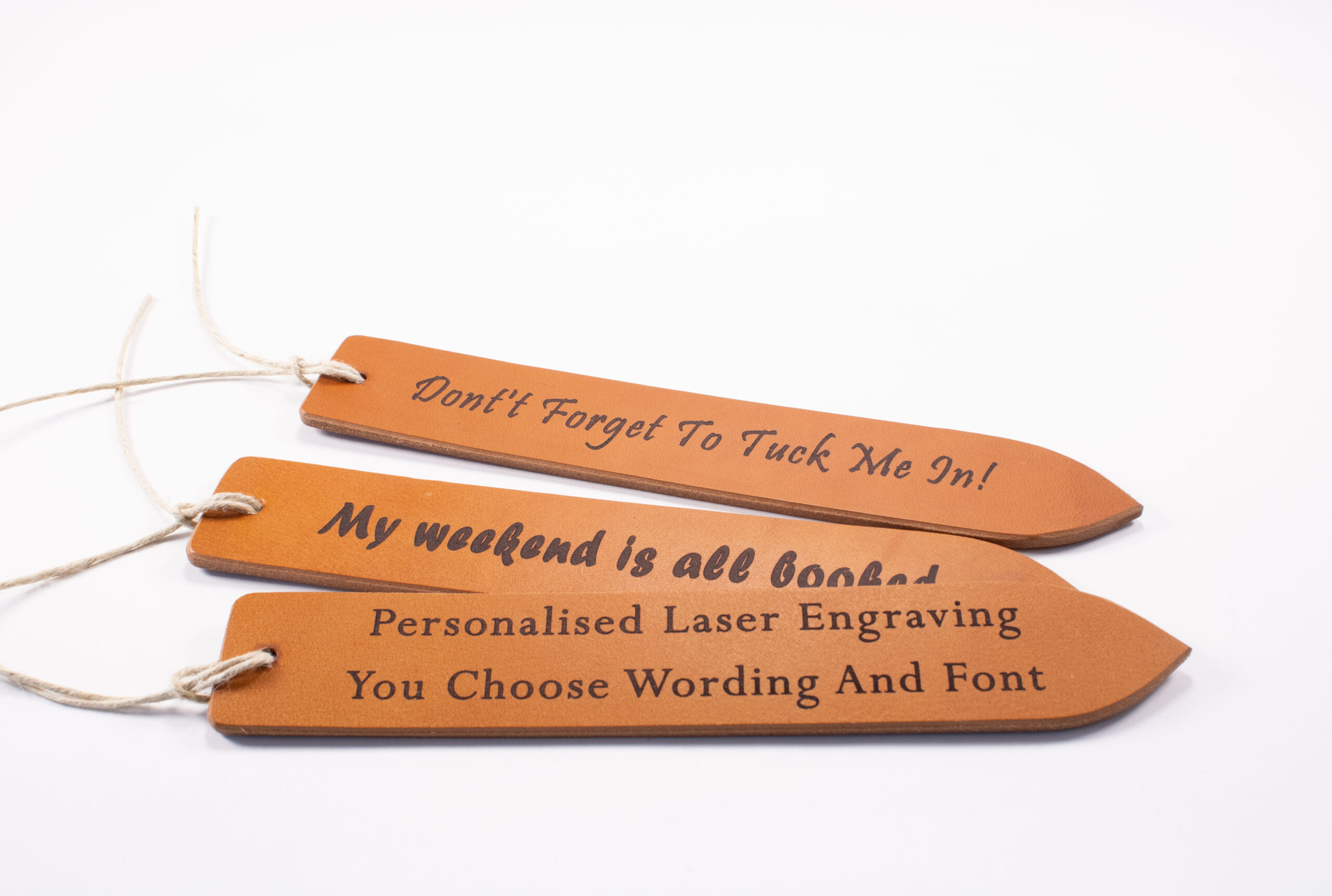 personalisierte Lasergravur-Lesezeichen in braun aus hochwertigem, pflanzlich gegerbtem Leder für heißgepresste Leder-Lesezeichen