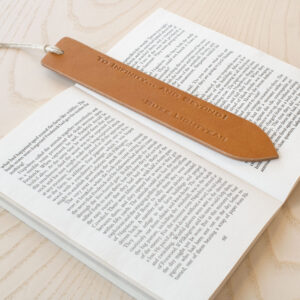 Image de produit du marque-page en cuir FredFloris avec citations