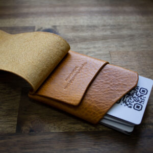 Product afbeelding van FredFloris leer Duurzame gepersonaliseerde minimalistische portemonnee