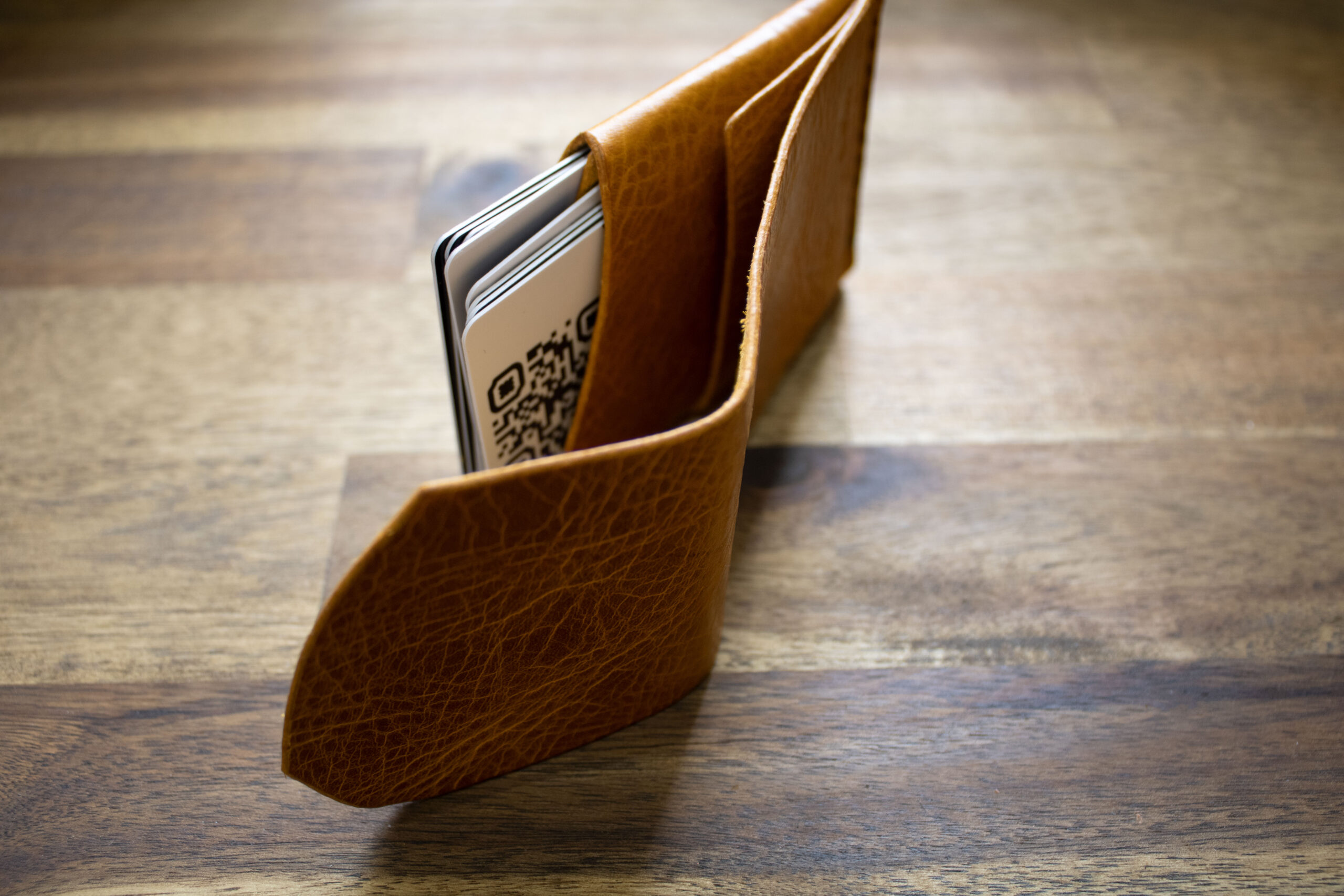 Product afbeelding van FredFloris Compact Aanpasbare leren pasjes portemonnee