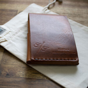 Produktbild zu FredFloris Compact Personalisierbares Kartenetui aus Leder