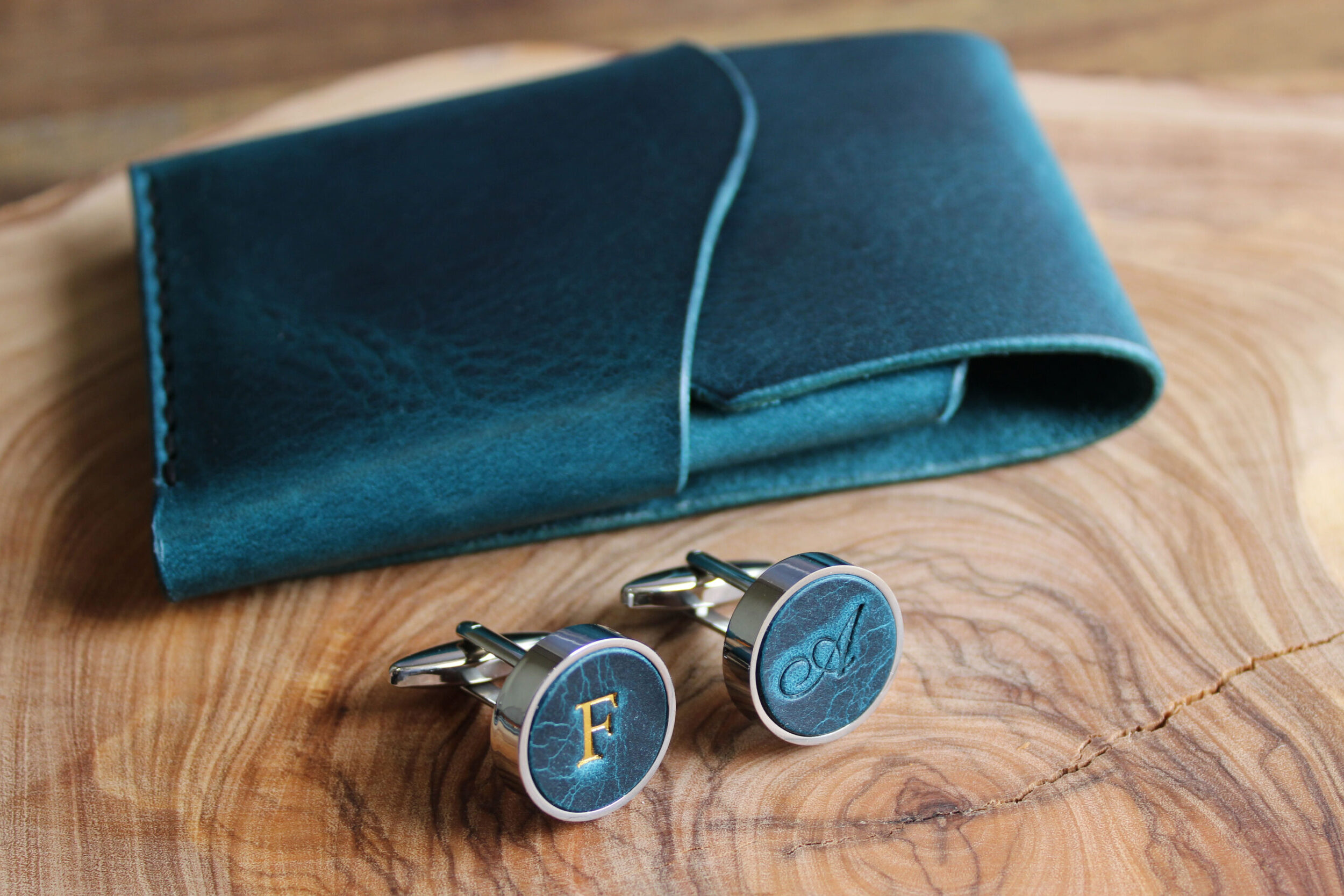 Produktbild zu FredFloris Petrol Hemdmanschettenknöpfe aus Leder