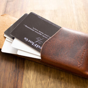 Produktbild zu FredFloris Compact Personalisierbares Kartenetui aus Leder