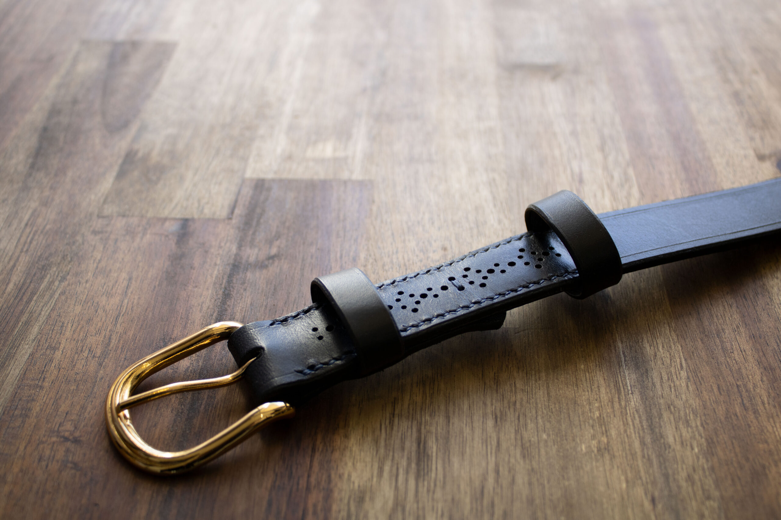 Produktbilde av FredFloris håndlaget kjolebelte i svart skinn