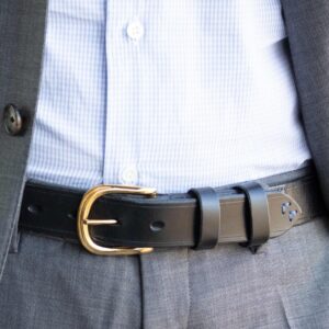 Produktbilde av FredFloris håndlaget svart skinnbelte for menn