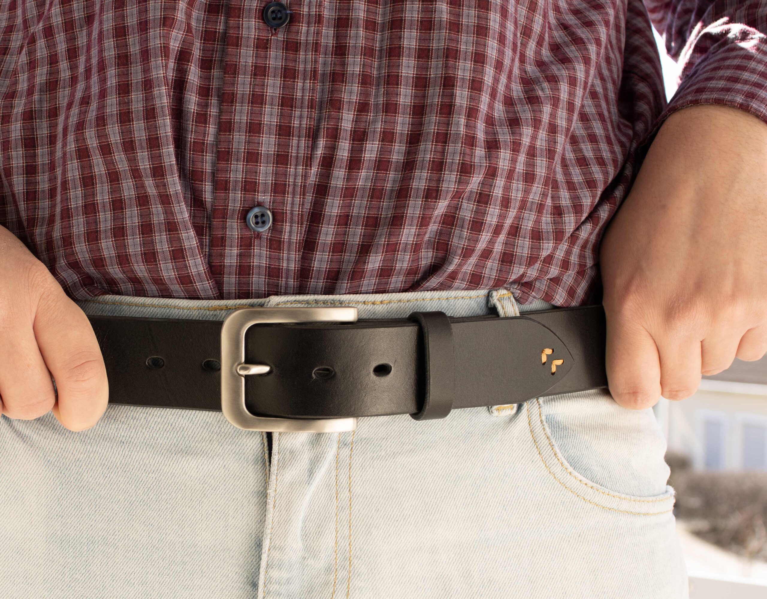 Immagine del prodotto della cintura in pelle nera fatta a mano FredFloris