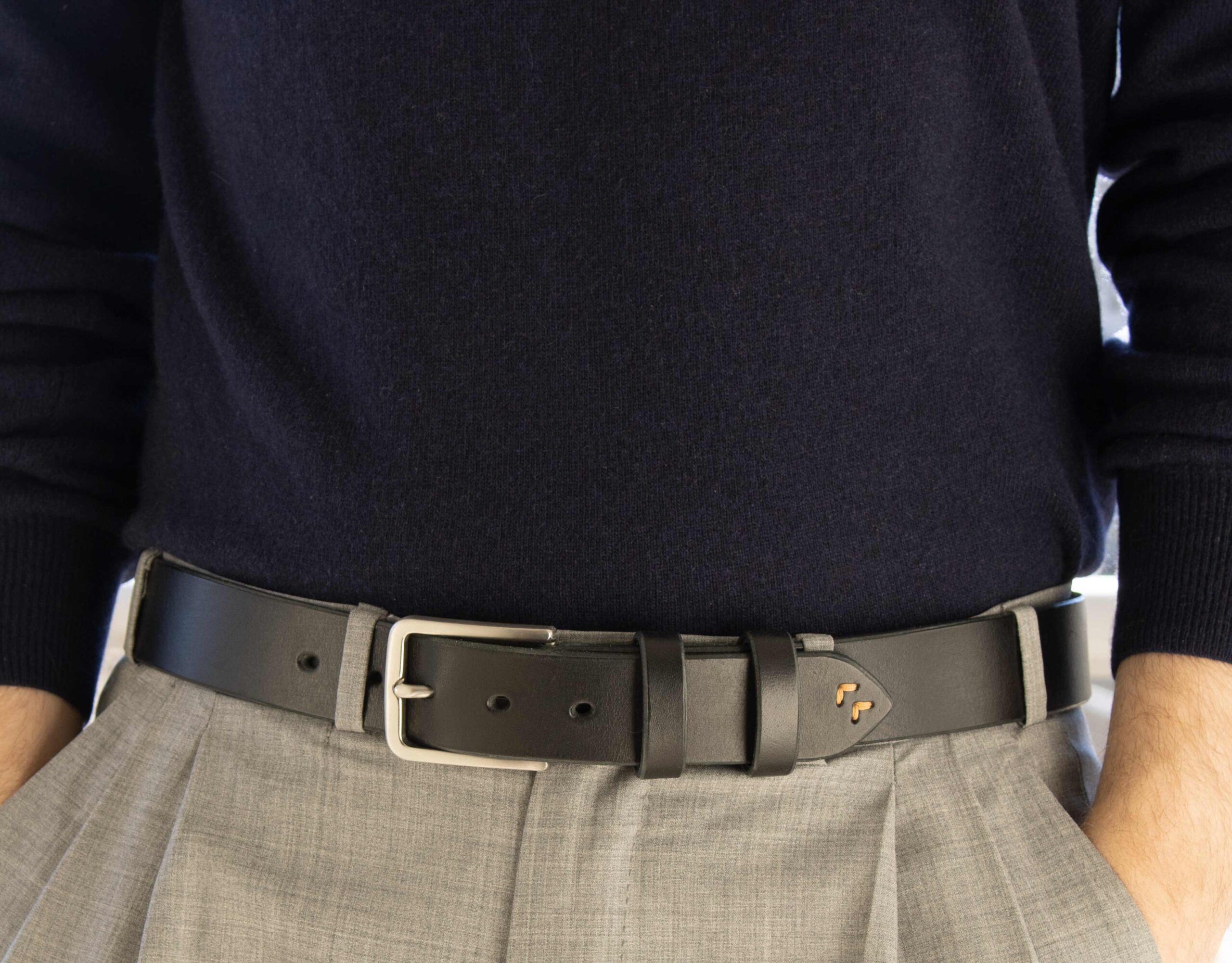 Immagine del prodotto della cintura da uomo in pelle nera fatta a mano FredFloris