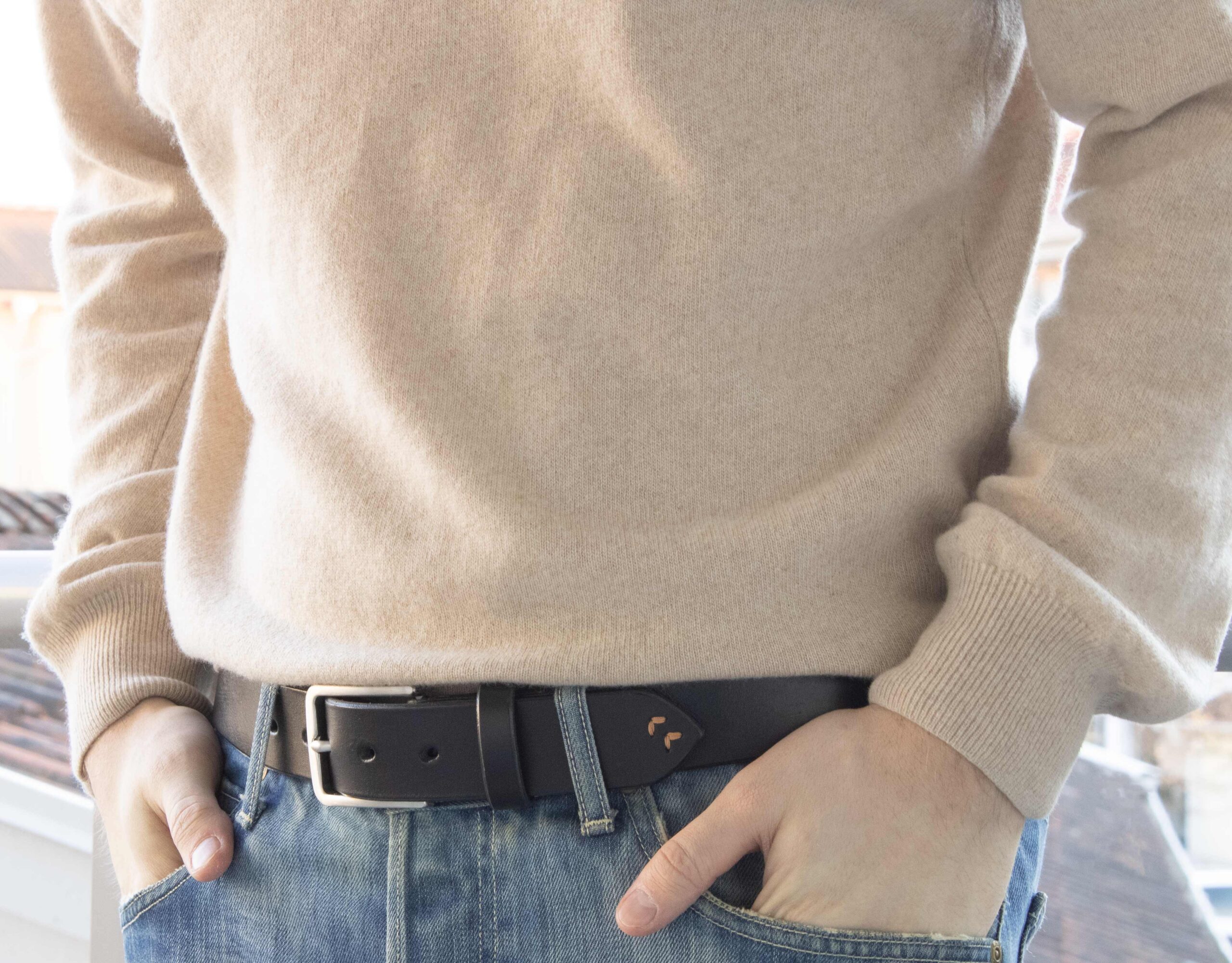 Immagine del prodotto della cintura da uomo in pelle nera fatta a mano FredFloris