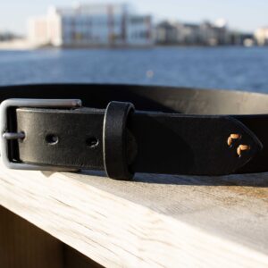 Immagine del prodotto della cintura da uomo in pelle nera fatta a mano FredFloris