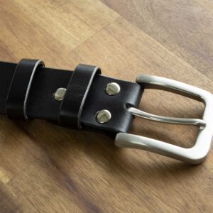 Immagine del prodotto della cintura in pelle nera fatta a mano FredFloris