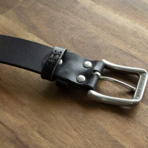 Immagine del prodotto della cintura in pelle nera fatta a mano FredFloris